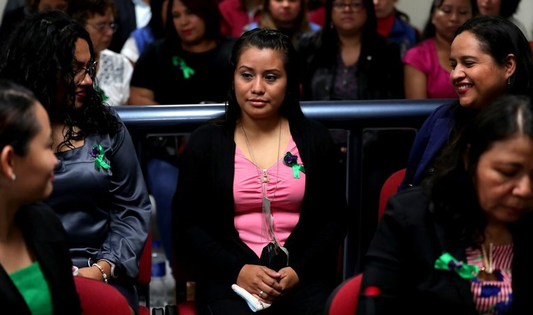 Oslobođena djevojka iz El Salvadora koju su zbog pobačaja osudili na 30 godina